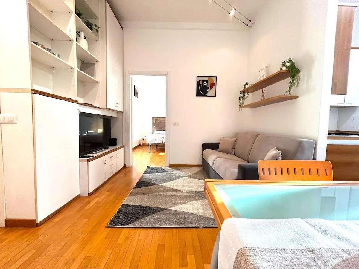 Urban Perspective - 250 Meters From The Metro Apartment Milan